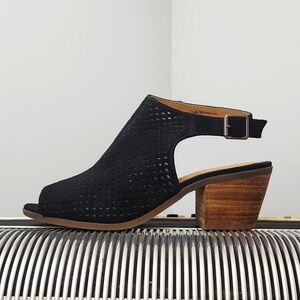 AMAZING LUCKY BRAND BLACK LASER CUT SUEDE CHUNK HEEL OPEN TOE SANDALS SI…